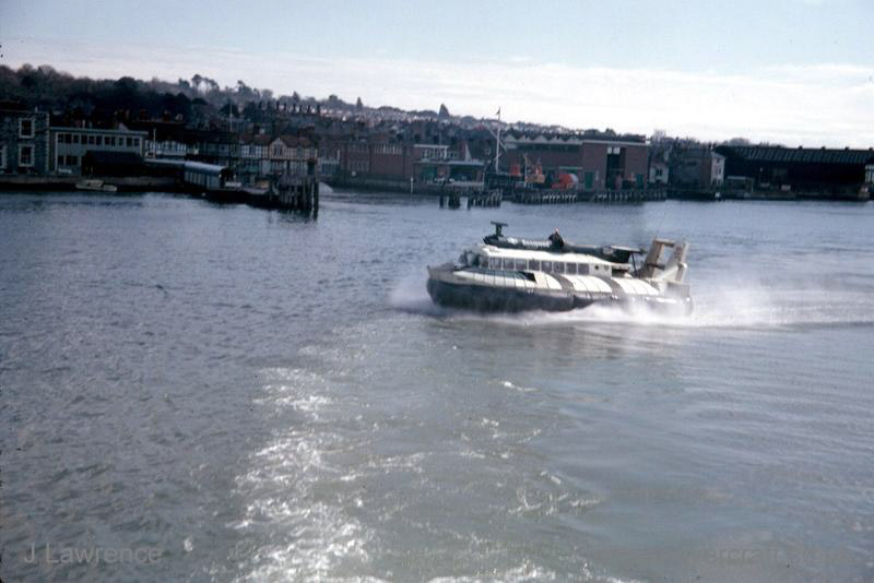 The SRN6 with Seaspeed - Cowes (credit: Pat Lawrence).